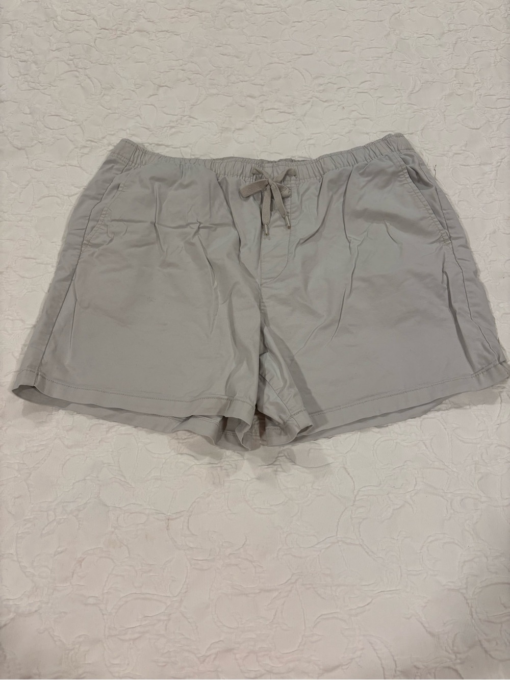 GAP Men's Light Gray Cargo Shorts with Drawstring